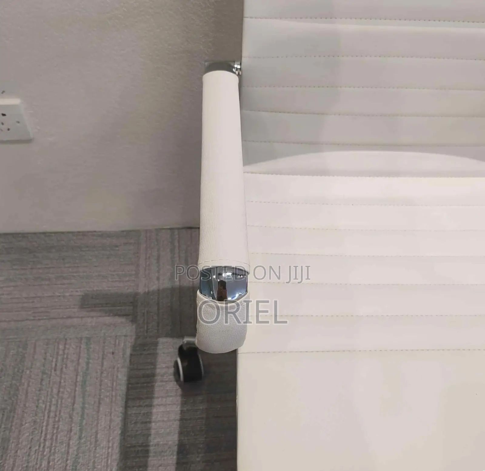 Office Chair : Leather Conference Chair