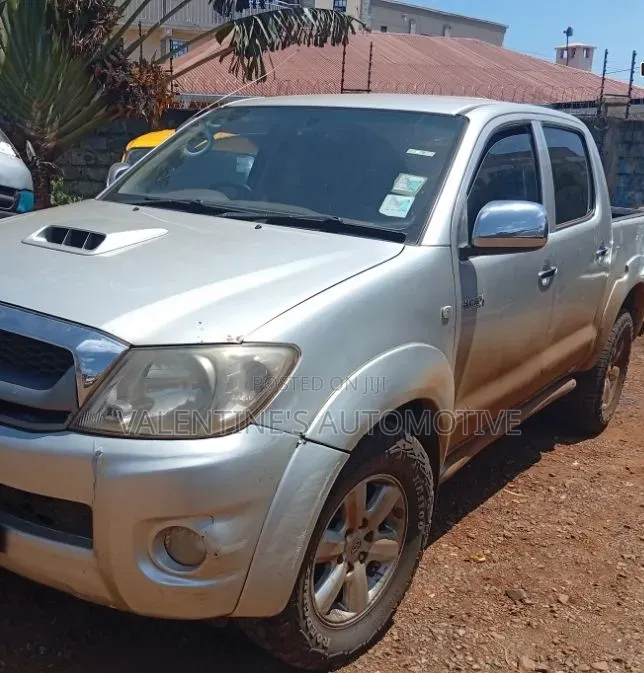 Toyota Hilux 2012 Silver