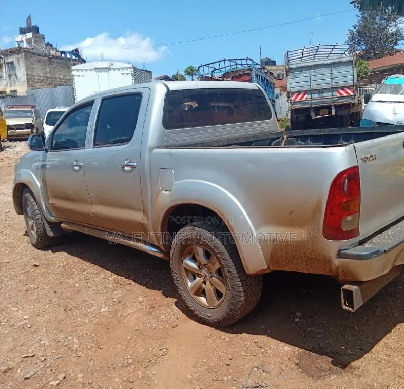 Toyota Hilux 2012 Silver