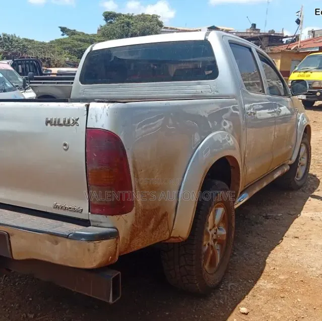 Toyota Hilux 2012 Silver