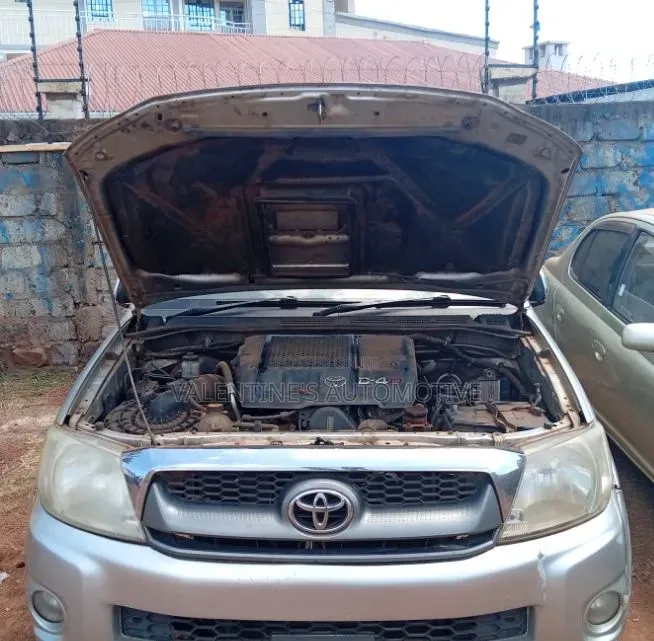 Toyota Hilux 2012 Silver