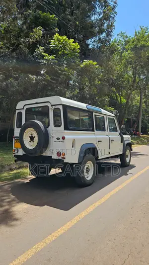 Land Rover Defender Puma 110 2.4 TD 2011 White