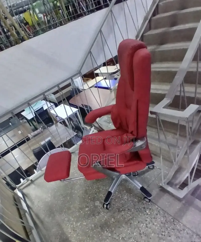 Offiec Chair : Executive Red Office Chair With Footrest