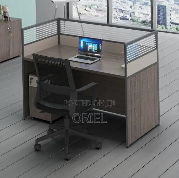 1-Way Office Workstation : Staff Working Desk