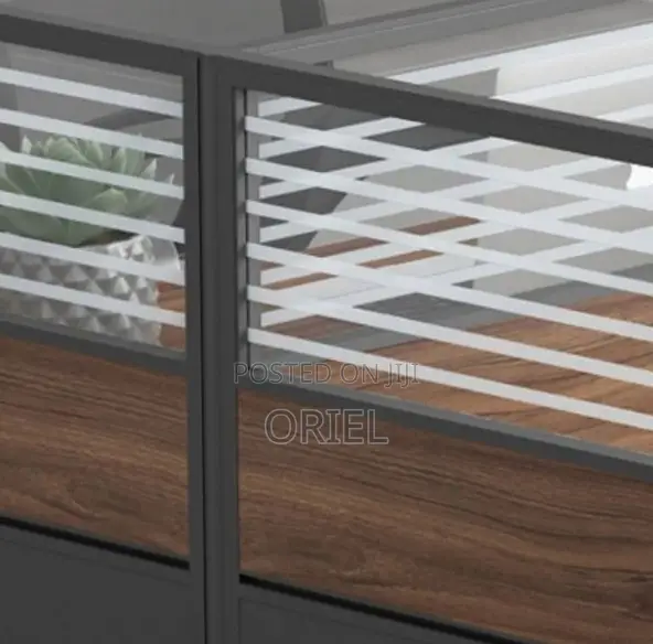 1-Way Office Workstation : Staff Working Desk