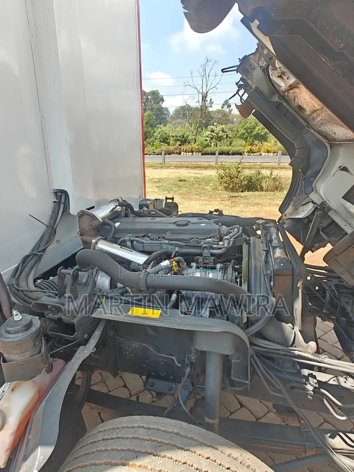 Isuzu NQR With Refrigerator 2009 White