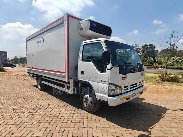 Isuzu NQR With Refrigerator 2009 White