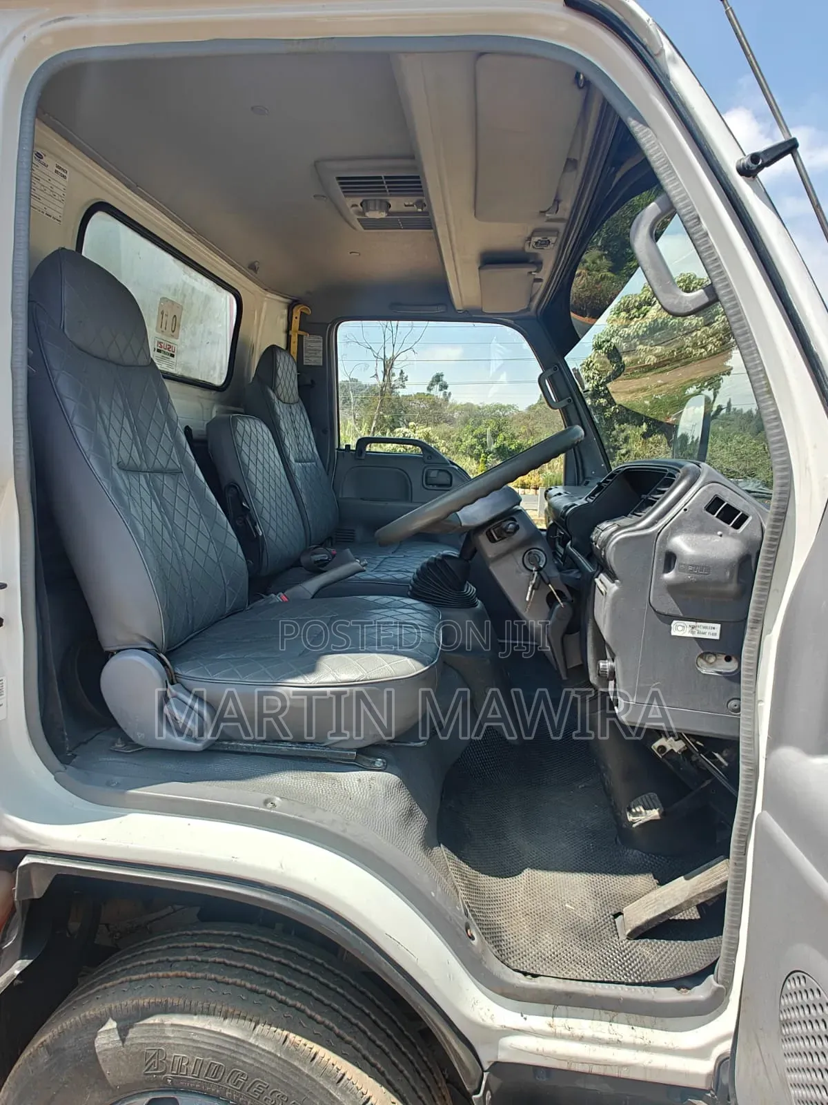 Isuzu NQR With Refrigerator 2009 White