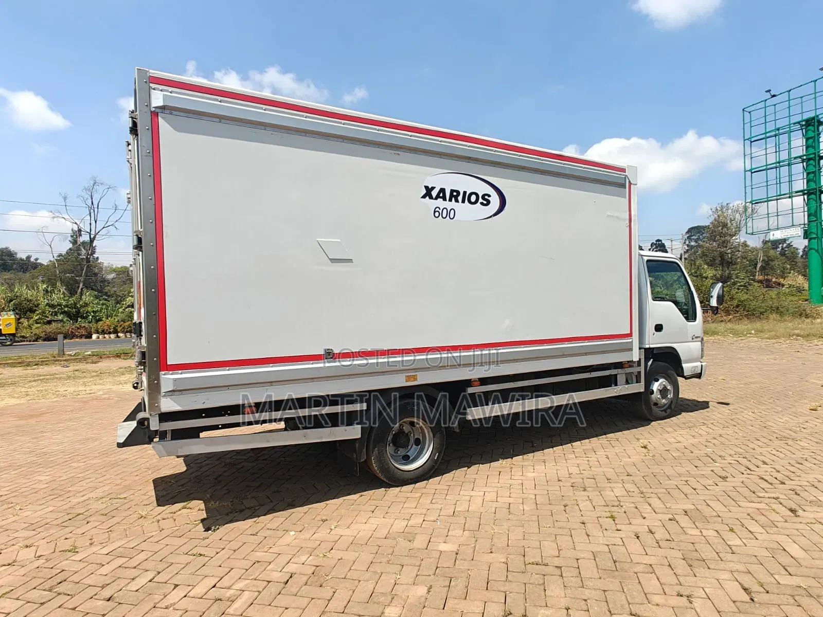 Isuzu NQR With Refrigerator 2009 White