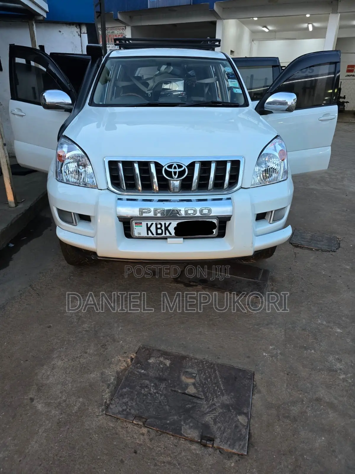 Toyota Land Cruiser Prado 2004 White
