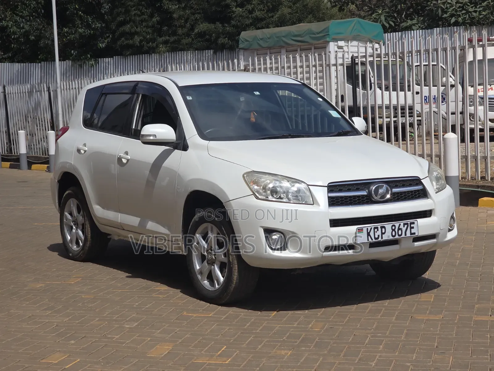 Toyota RAV4 2010 White
