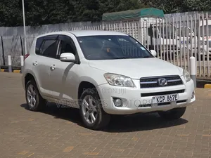 Toyota RAV4 2010 White