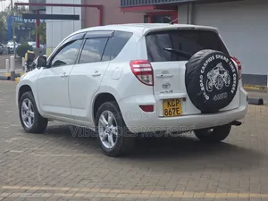 Toyota RAV4 2010 White