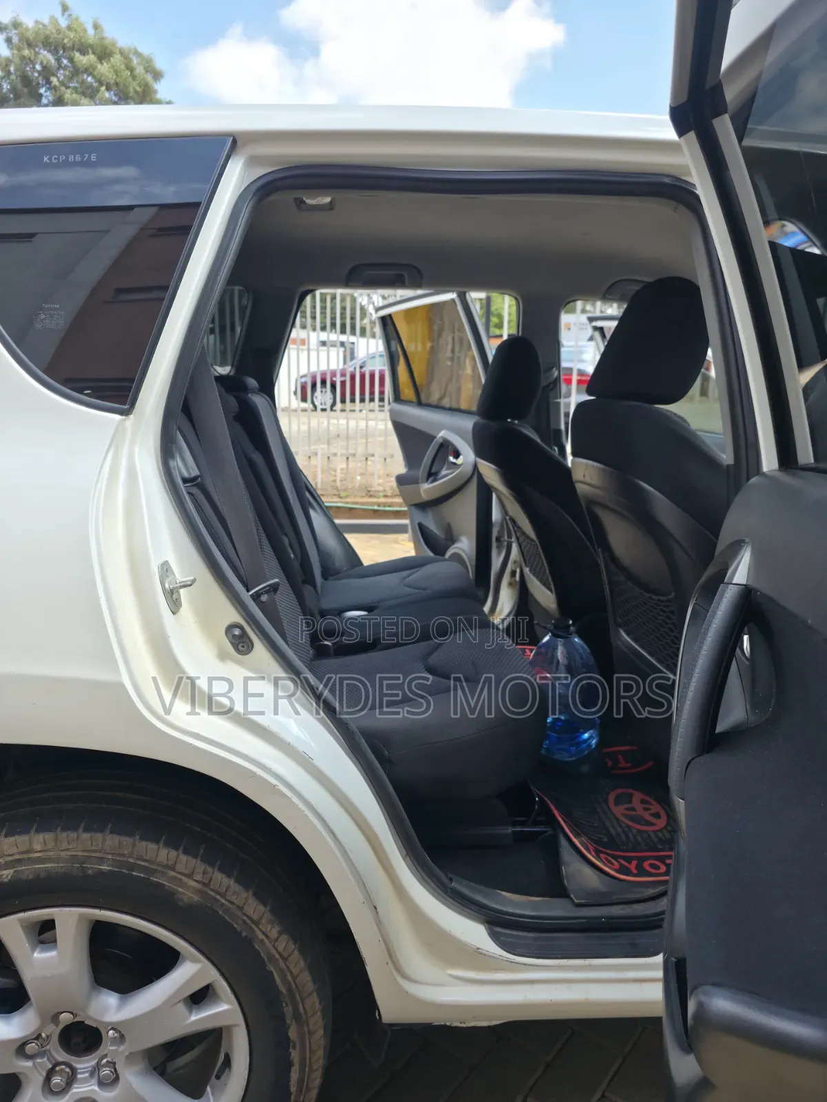 Toyota RAV4 2010 White