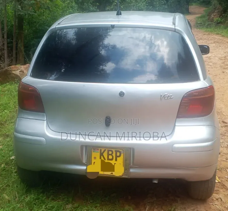 Toyota Vitz 2005 Gray