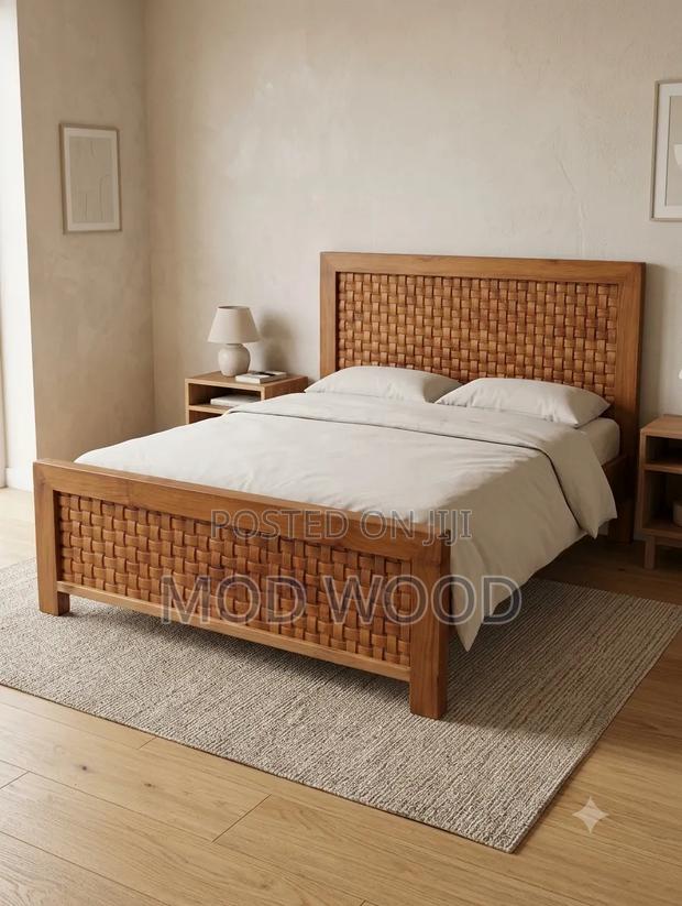 Heritage Carved Solid Wood 5ft*6ft Bed Frame