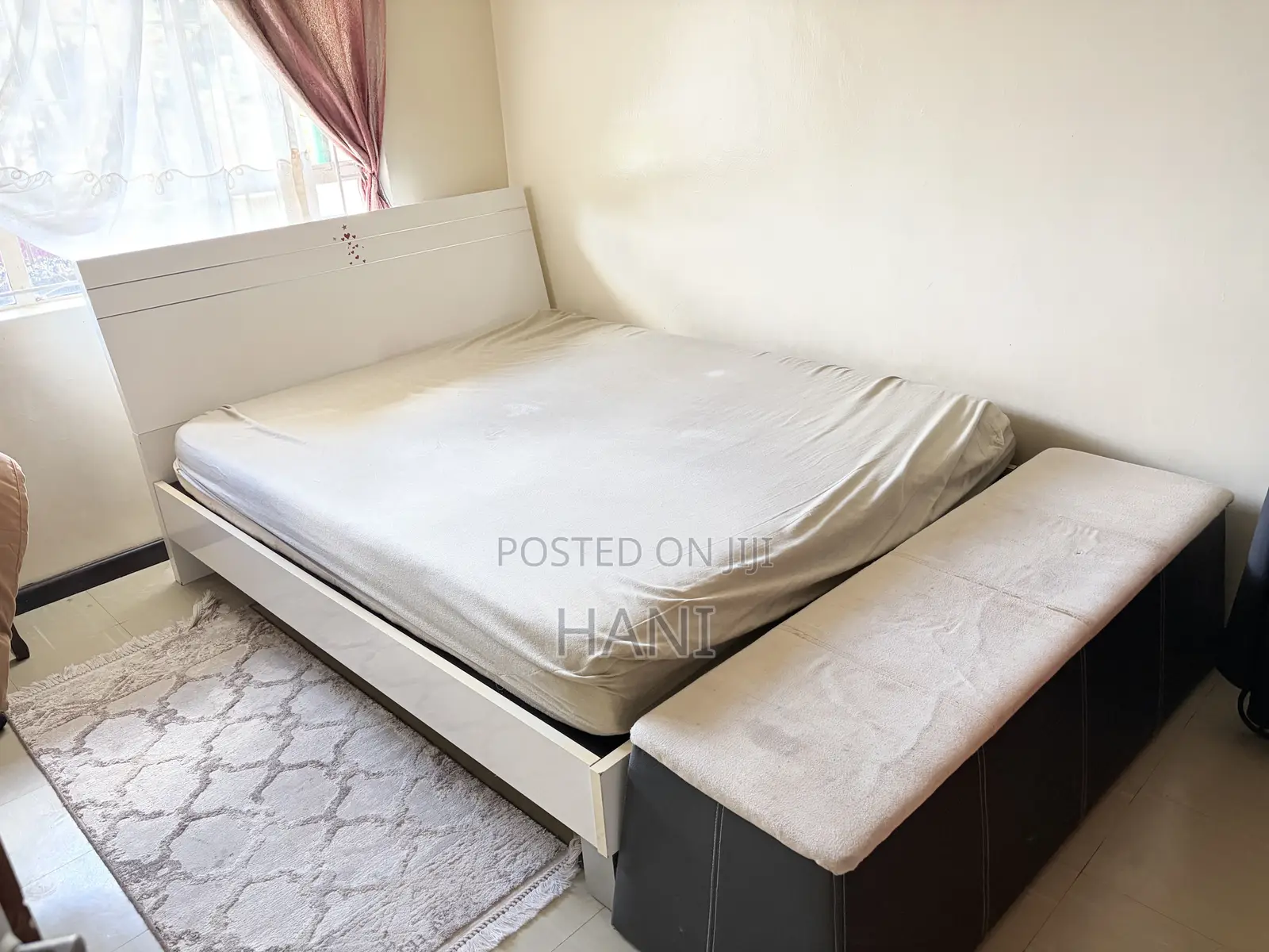 Second -Hand 5by6 Wooden Bed Olus Ottoman Plus Matteress