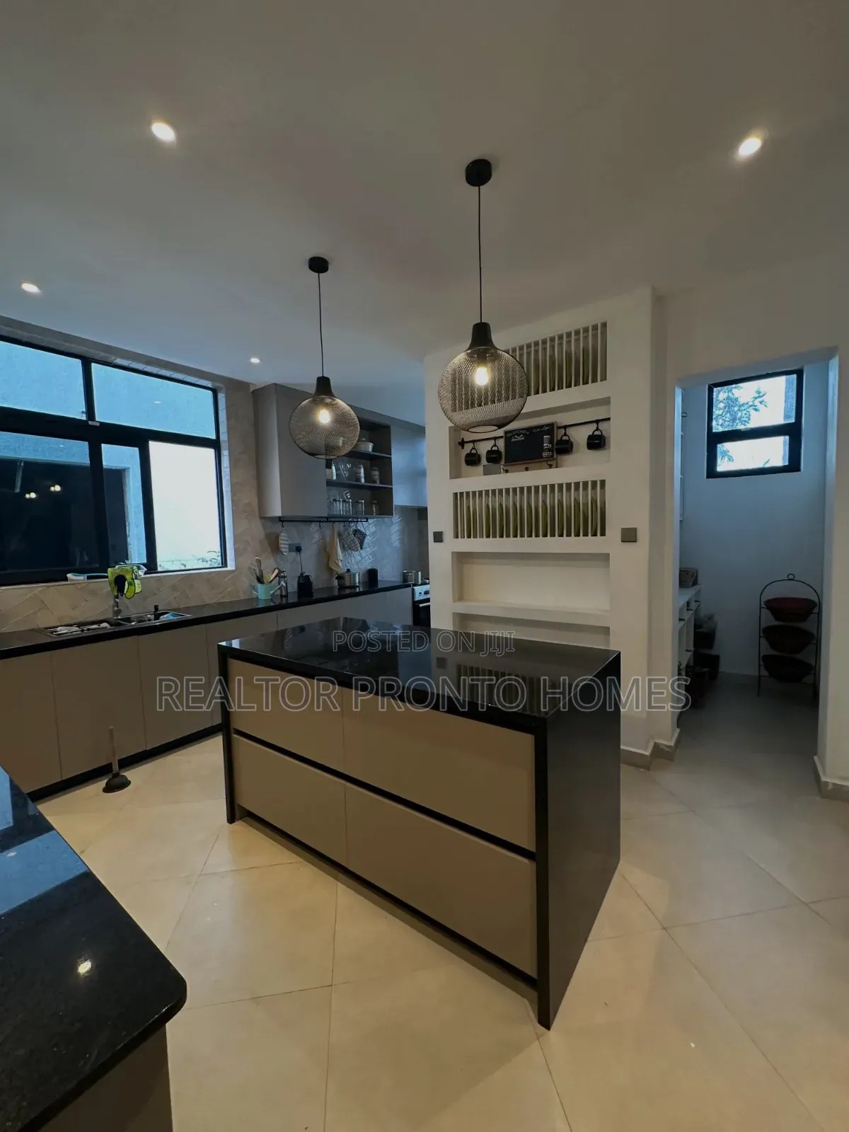 5bdrm Villa in Kerarapon for sale