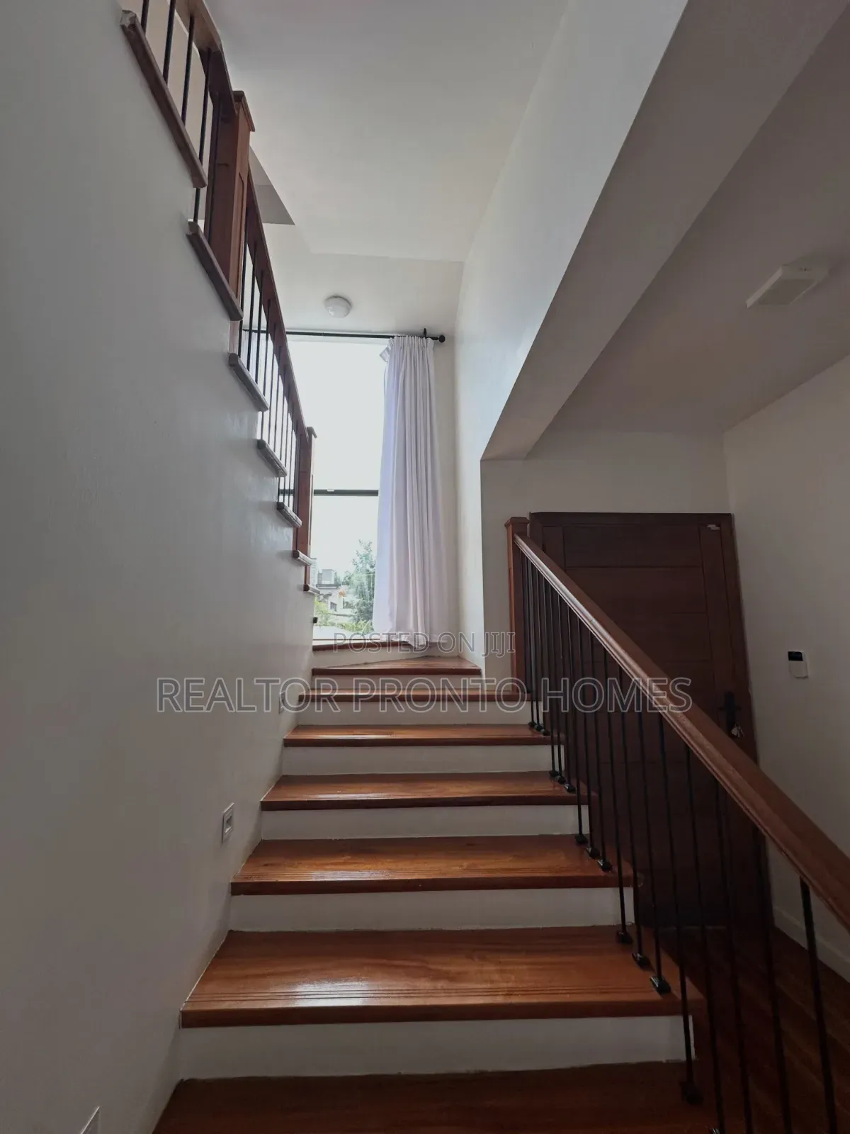 5bdrm Villa in Kerarapon for sale