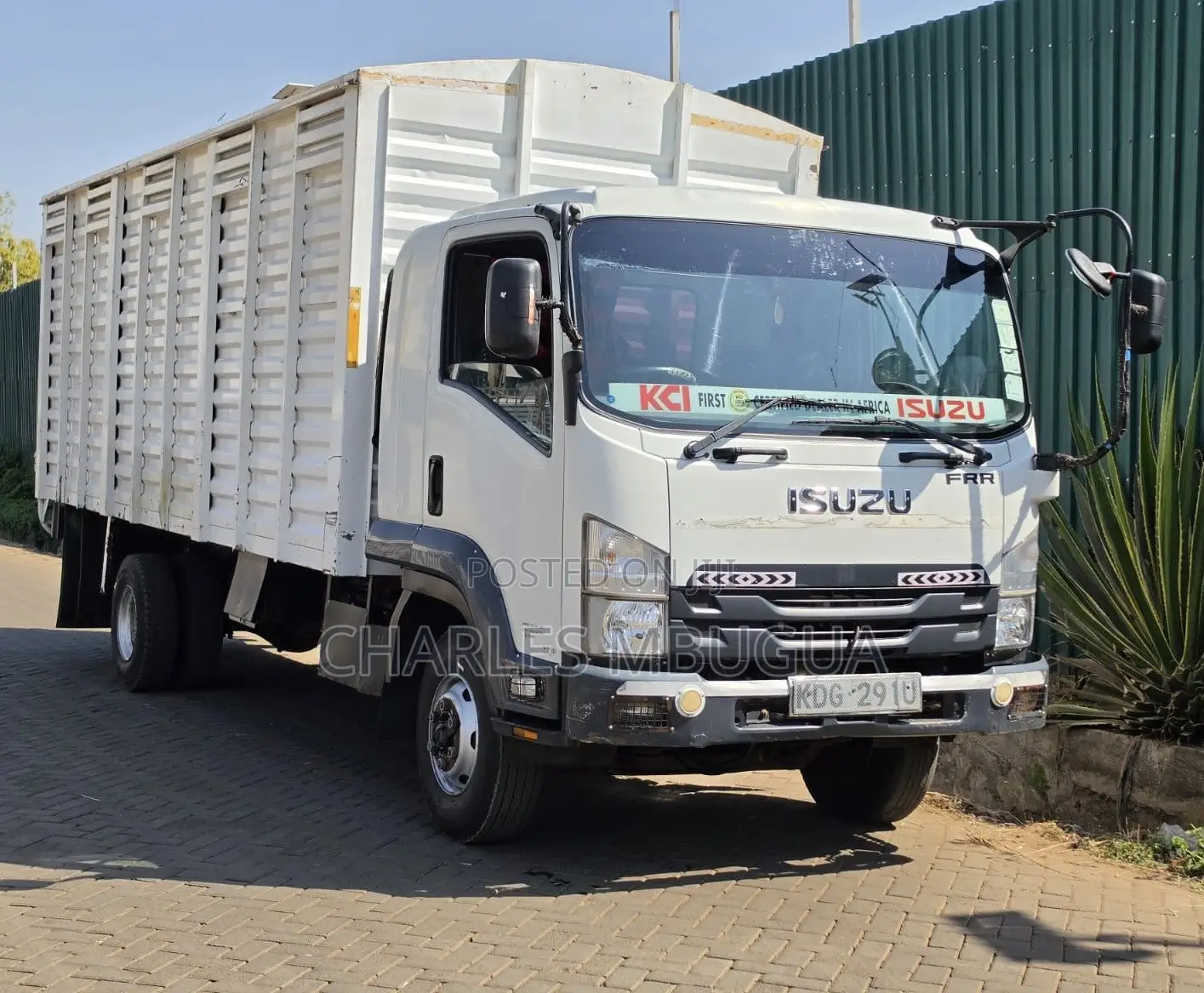 Isuzu FRR90 2021 White