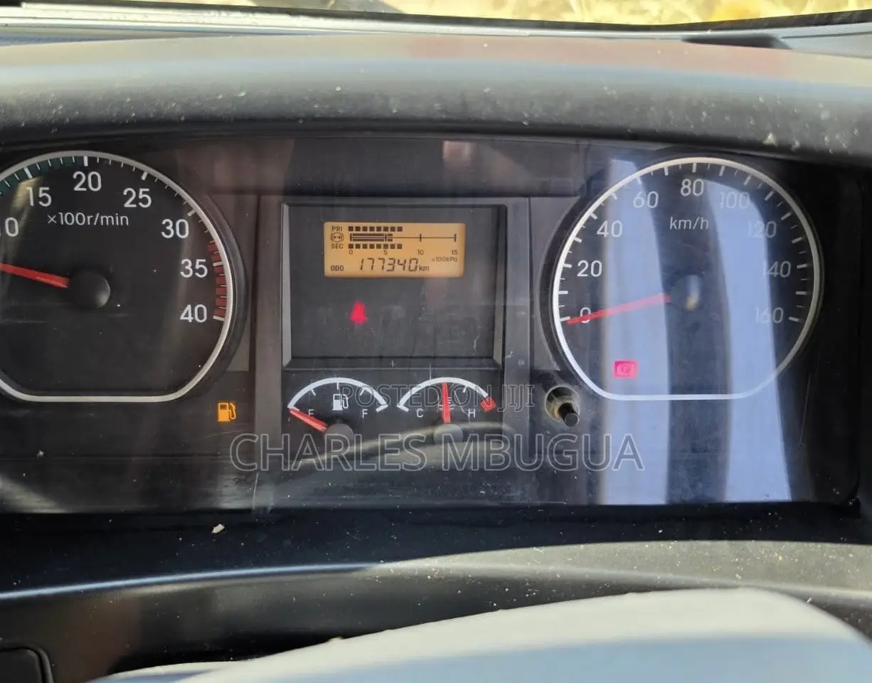 Isuzu FRR90 2021 White