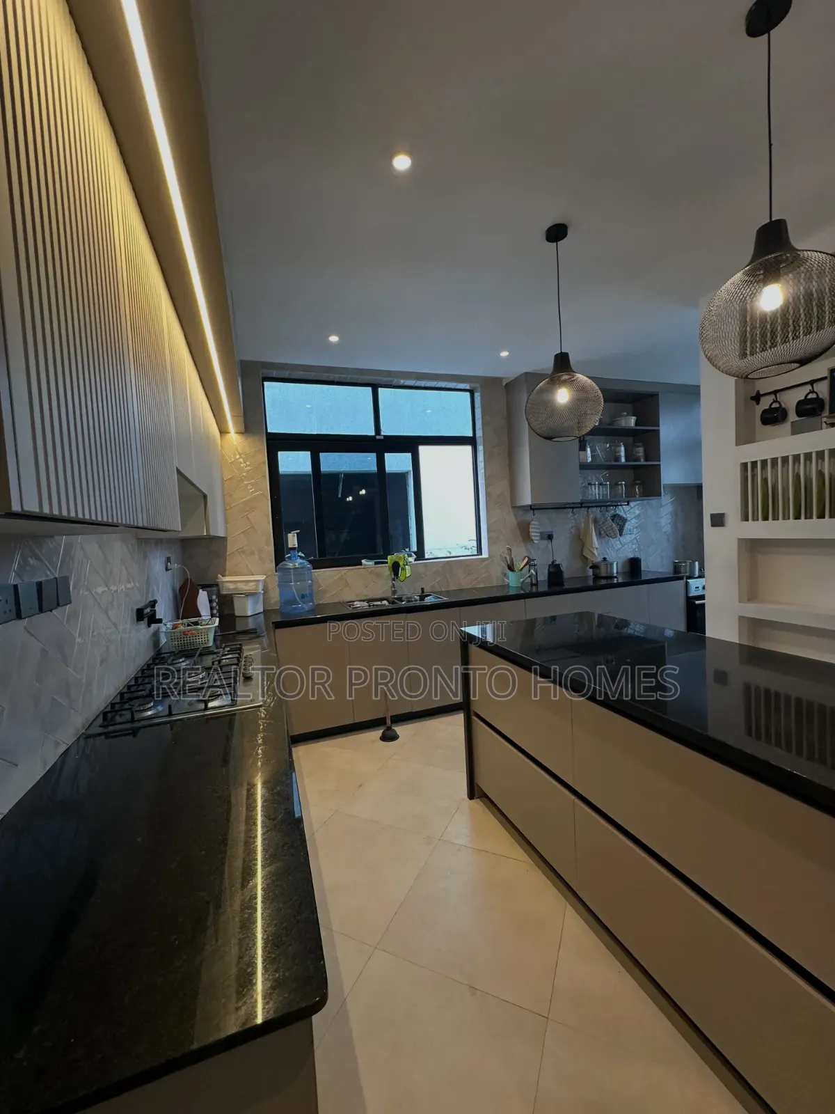5bdrm Villa in Kerarapon for sale