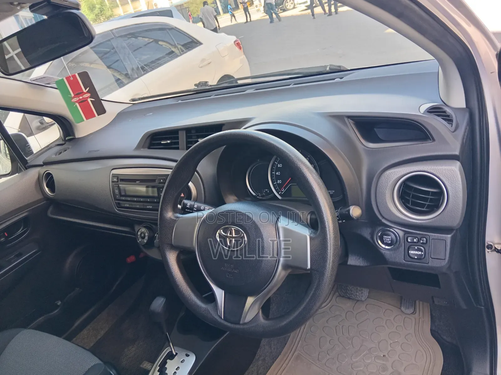 Toyota Vitz 2014 Silver