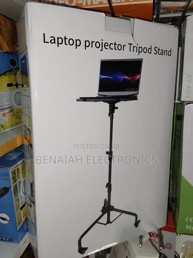 Projector Stand/Tripod - thumbnail 2