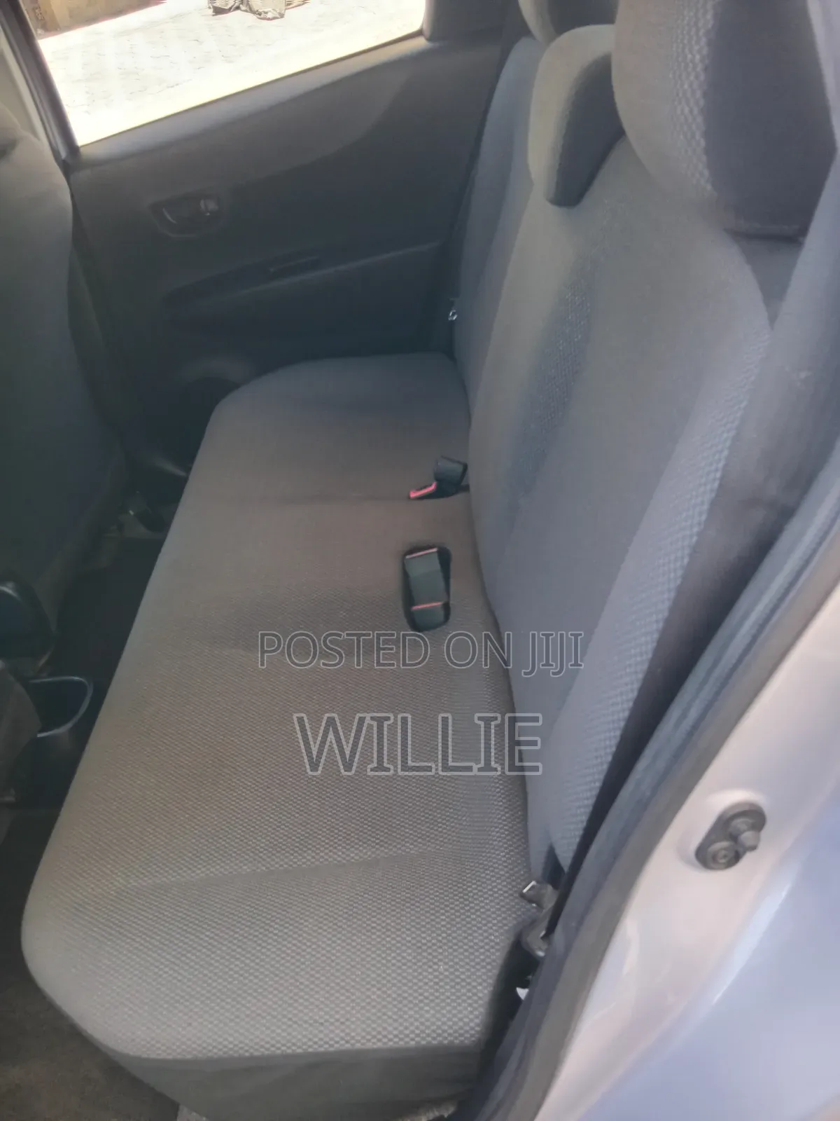 Toyota Vitz 2014 Silver