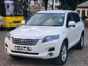 Toyota Vanguard 2010 White