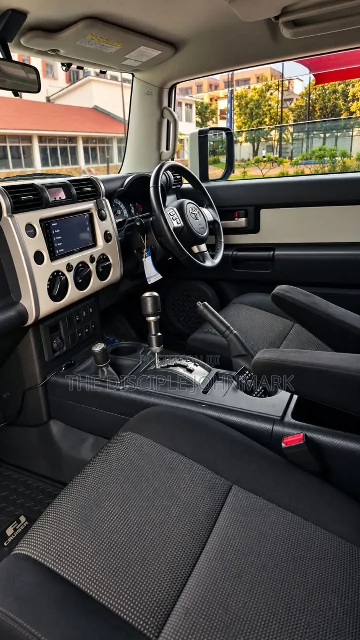 Toyota FJ Cruiser 2010 White