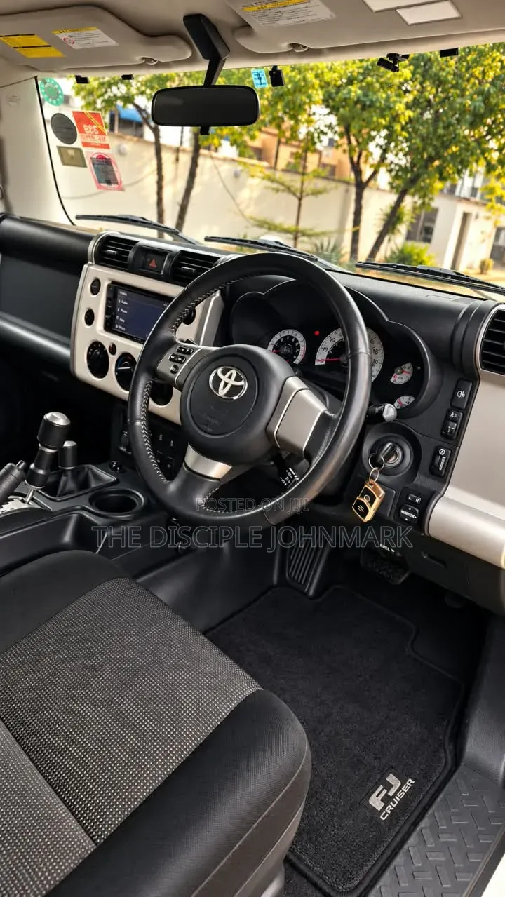 Toyota FJ Cruiser 2010 White