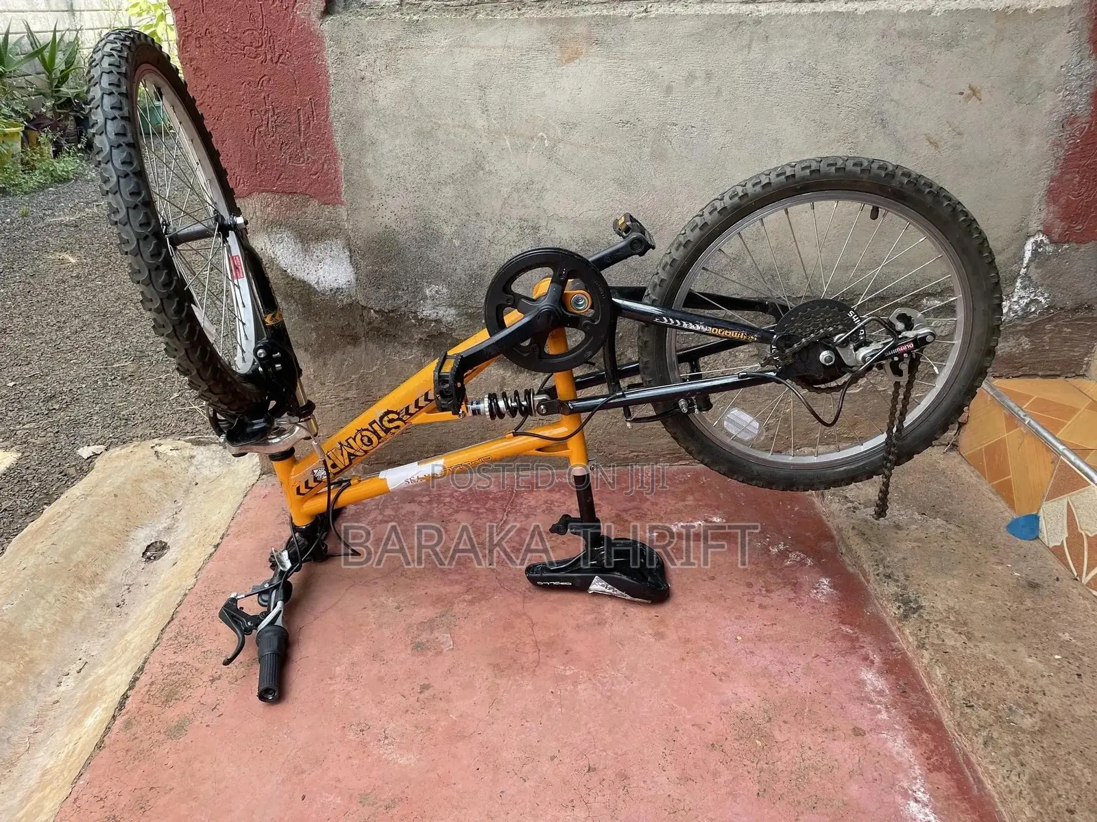 Apollo Storm Mountain Bike 20" Wheels Gears Suspension—Shimano Equippe