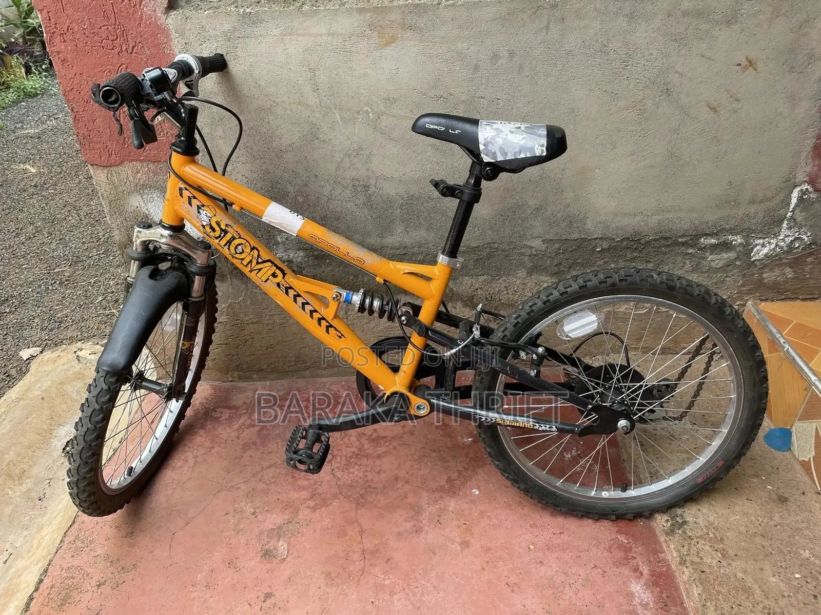 Apollo Storm Mountain Bike 20" Wheels Gears Suspension—Shimano Equippe