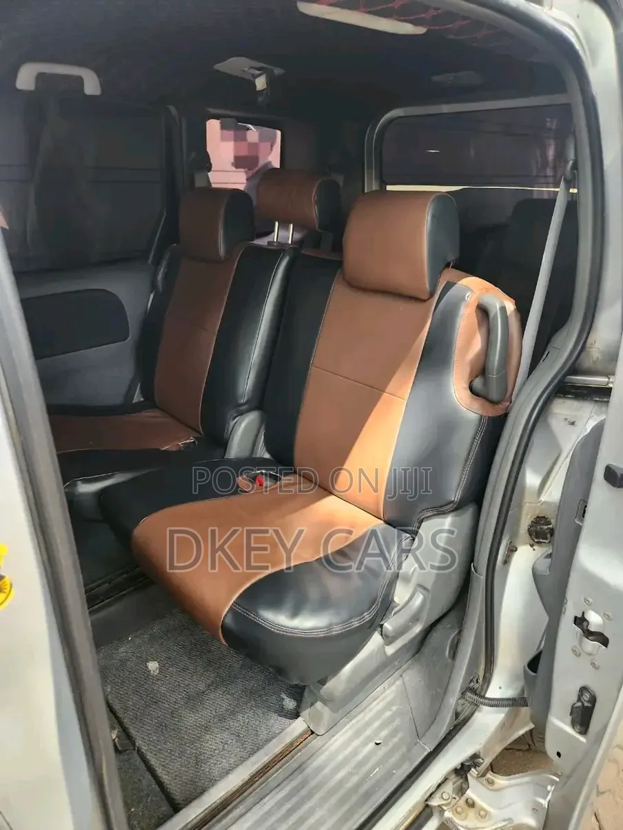 Toyota Sienta 2012 Silver