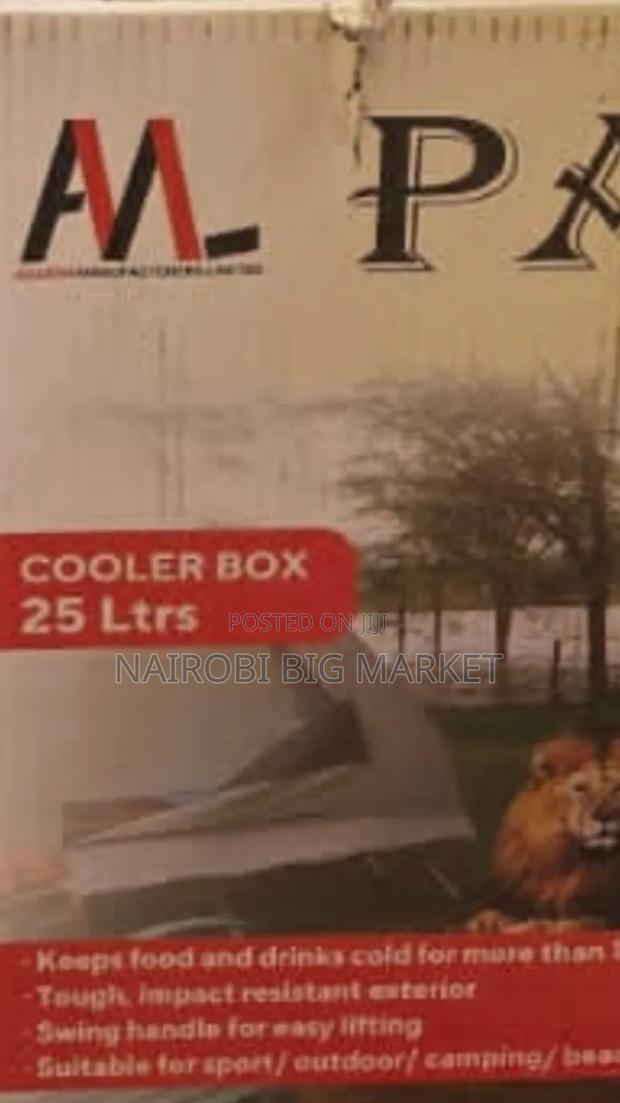 Pacific 25l Cooler Box