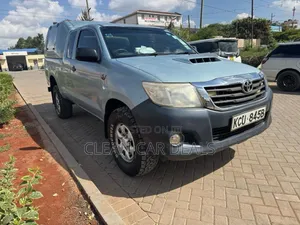 Toyota Hilux 2013 Blue