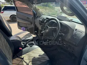 Toyota Hilux 2013 Blue