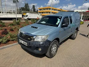 Toyota Hilux 2013 Blue