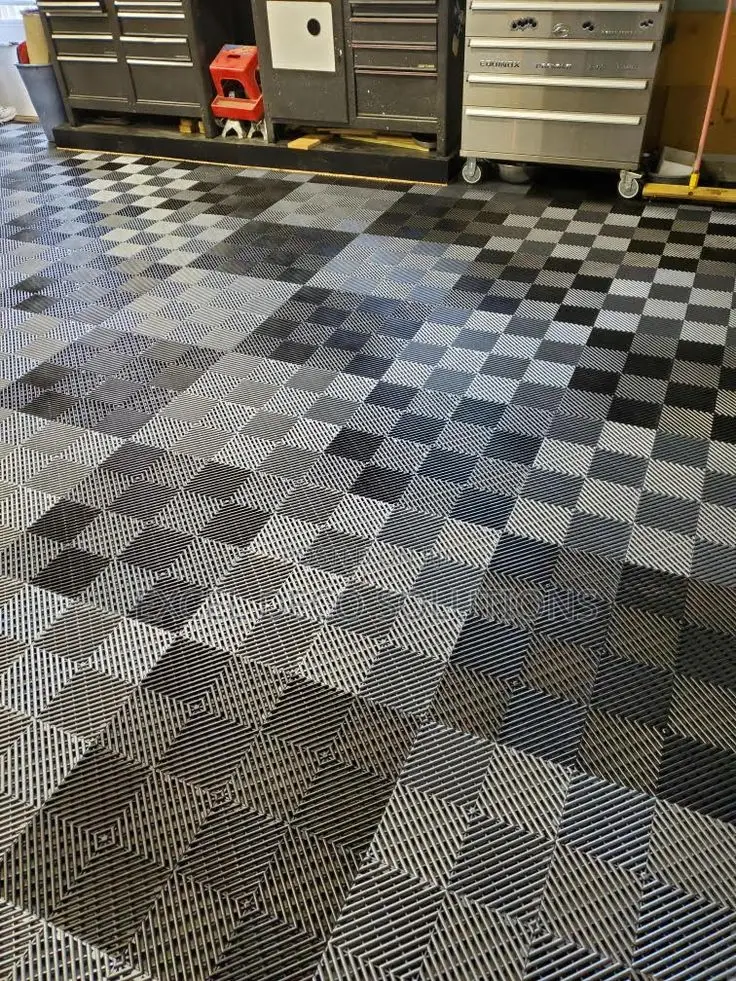 Commercial Garage Flooring 40x40cm | 18mm Interlocking PVC Tiles