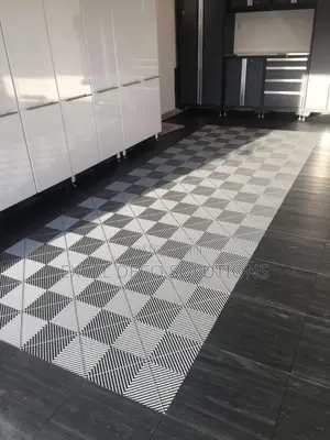 Commercial Garage Flooring 40x40cm | 18mm Interlocking PVC Tiles