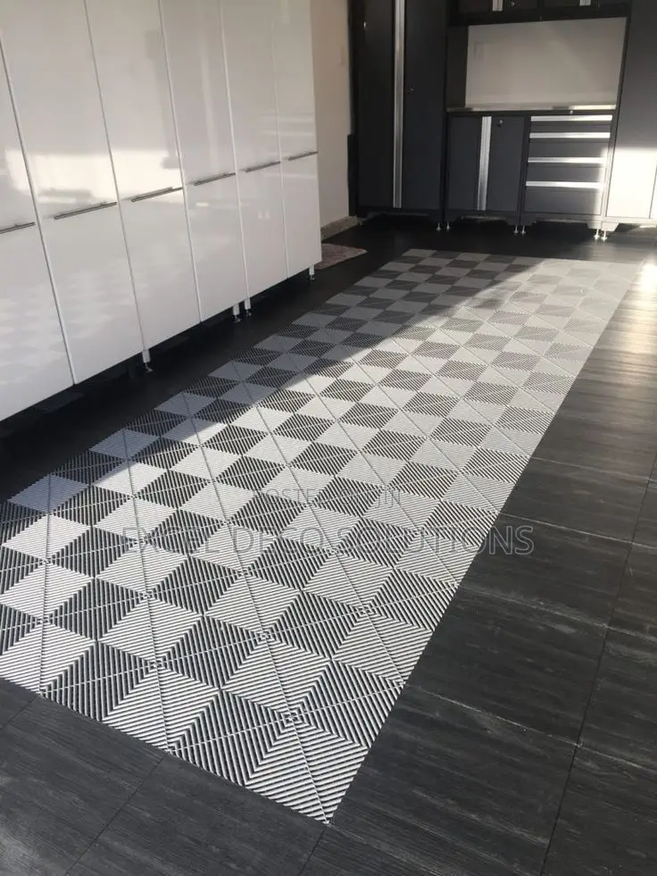 Commercial Garage Flooring 40x40cm | 18mm Interlocking PVC Tiles