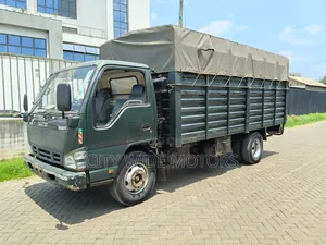 Isuzu NPR 2018