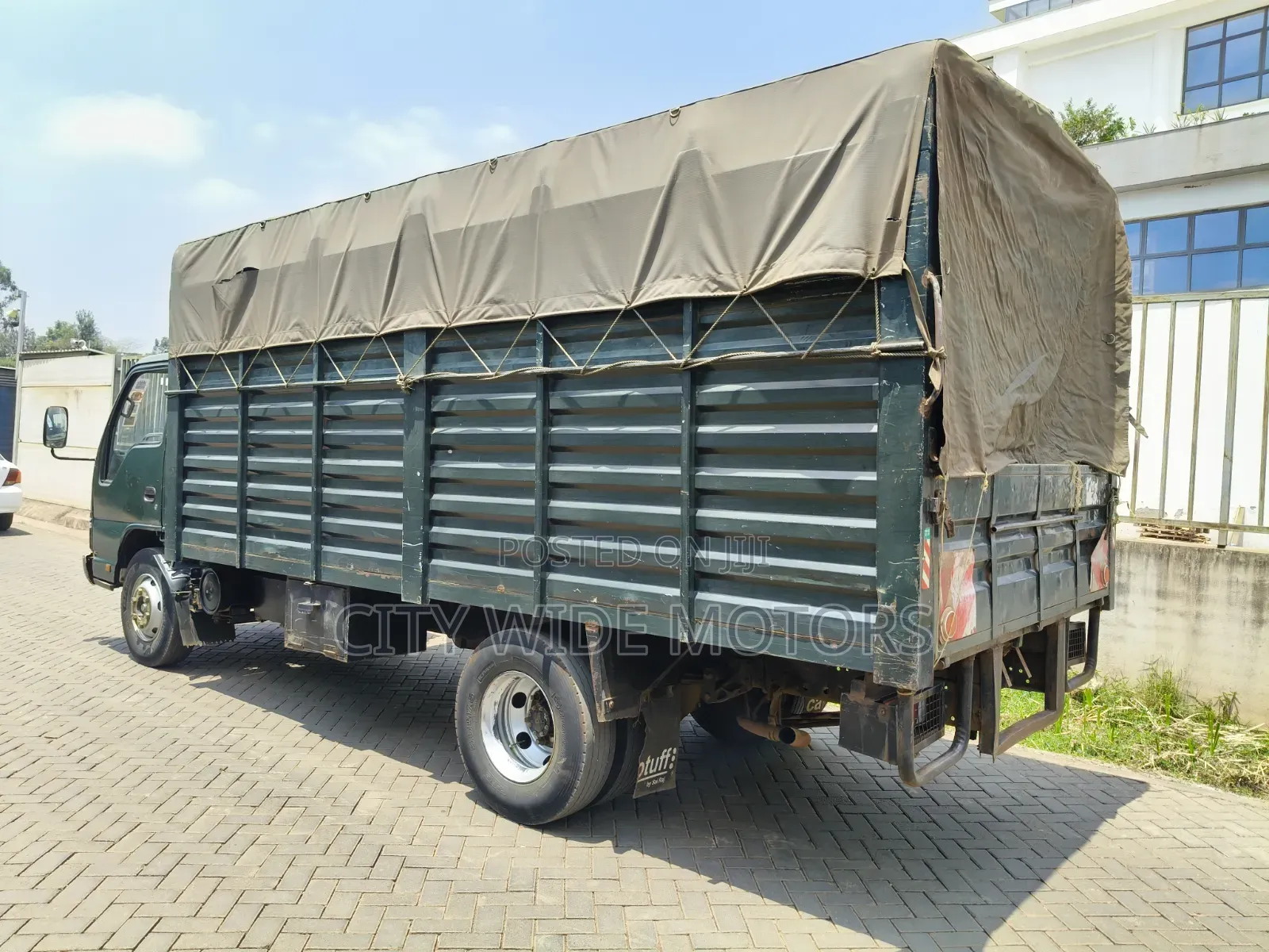 Isuzu NPR 2018