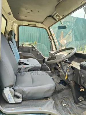 Isuzu NPR 2018