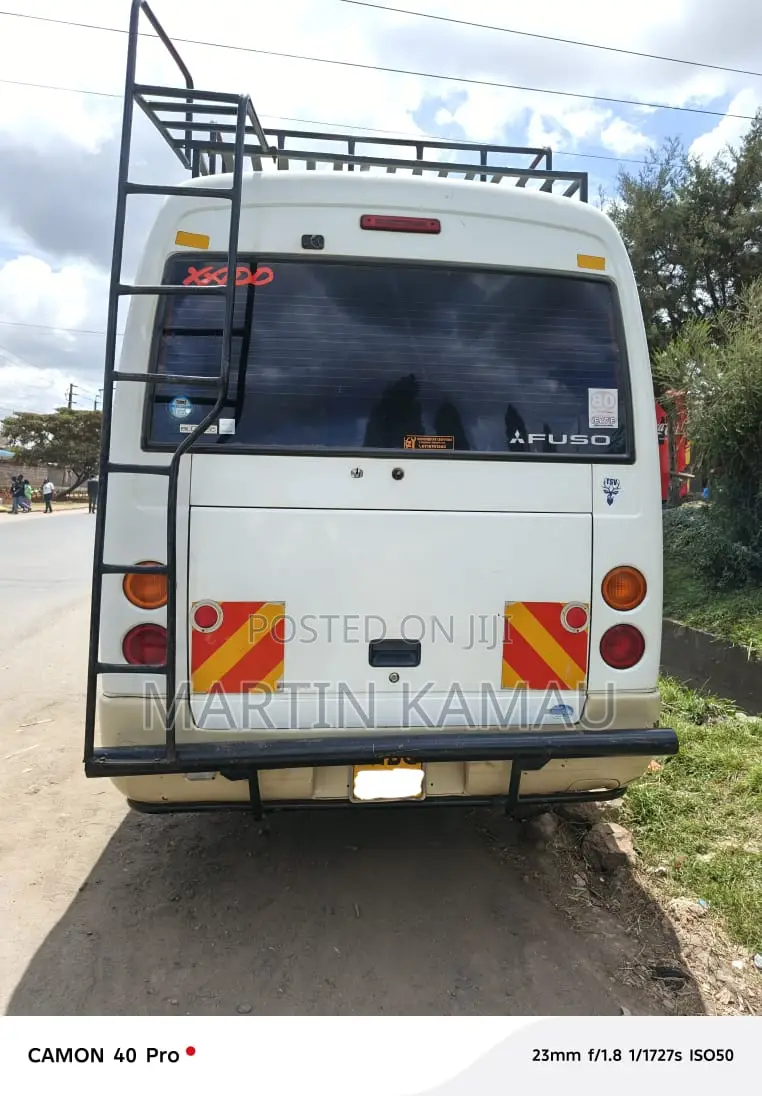 Mitsubishi Fuso Rosa 2017 White