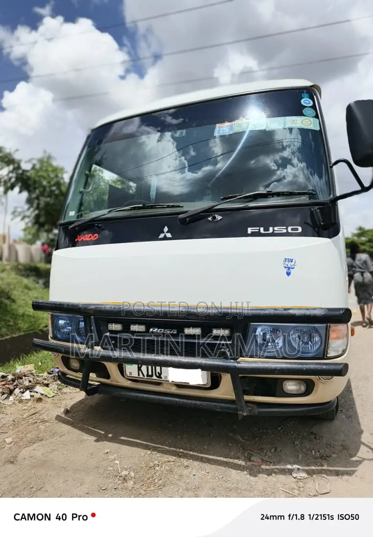 Mitsubishi Fuso Rosa 2017 White