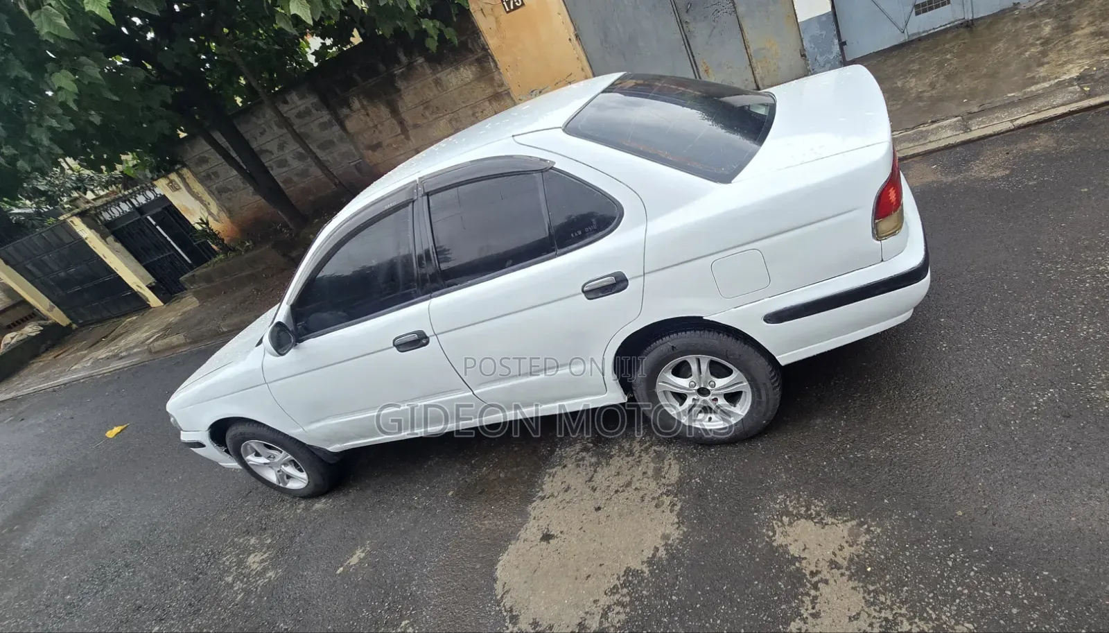 Nissan Sunny 1999 White