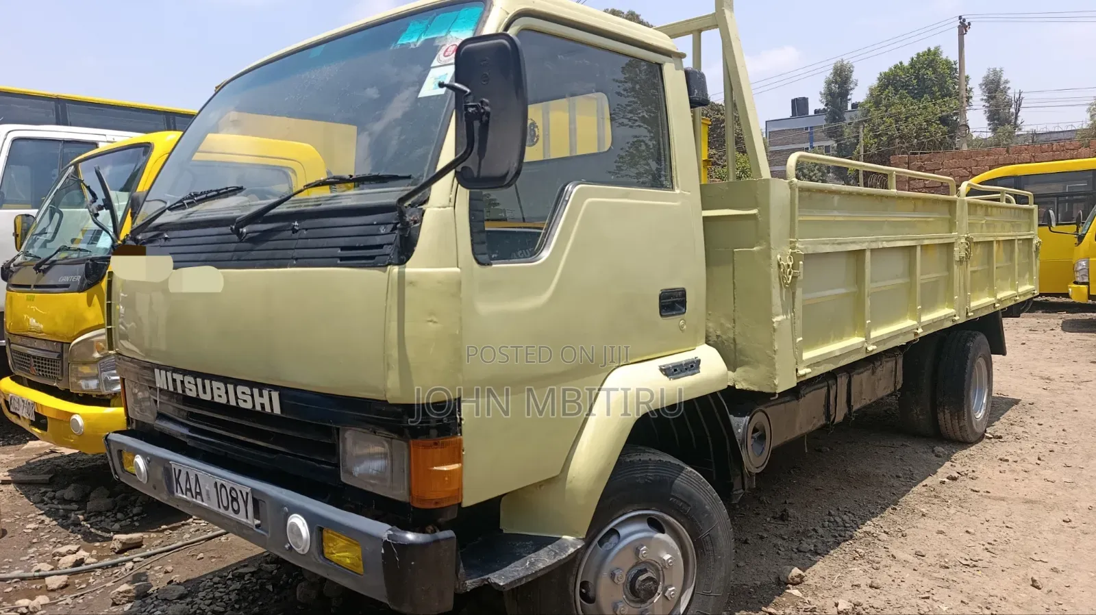 Mistubishi FH 100 1990 Yellow