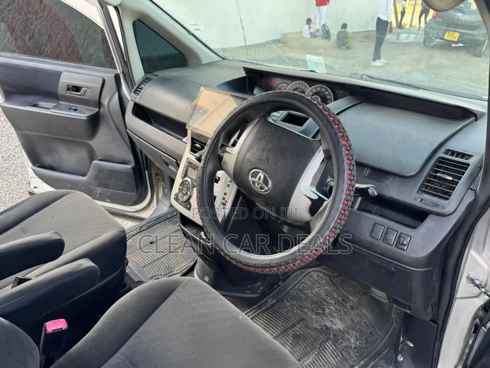 Toyota Voxy 2012 Silver